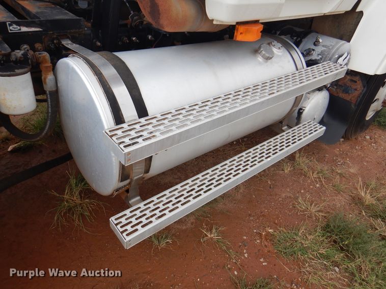 image for item DJ7518 2007 Mack CHN613  semi truck