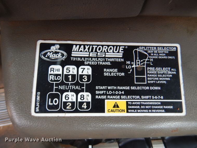 image for item DJ7518 2007 Mack CHN613  semi truck