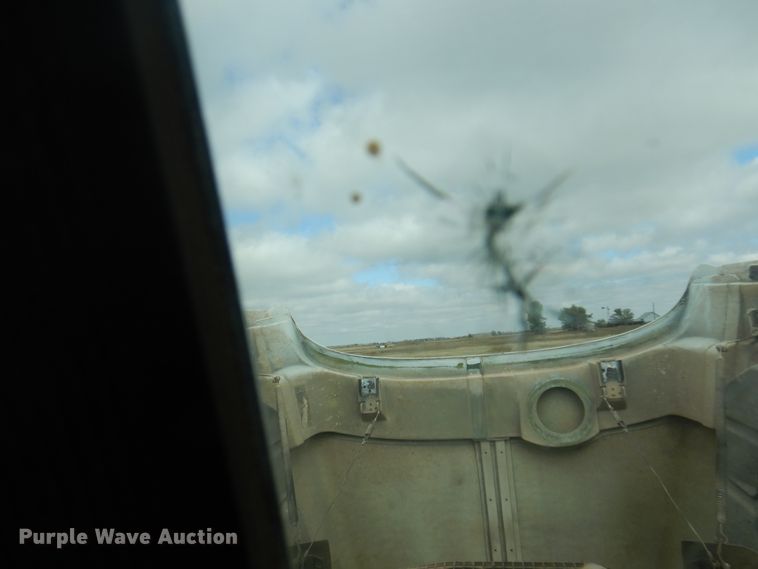 image for item DJ7518 2007 Mack CHN613  semi truck