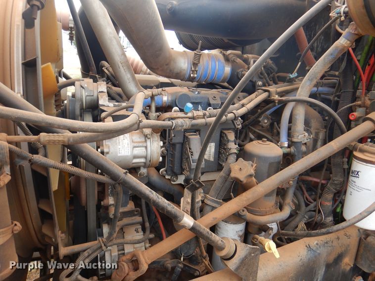 image for item DJ7518 2007 Mack CHN613  semi truck