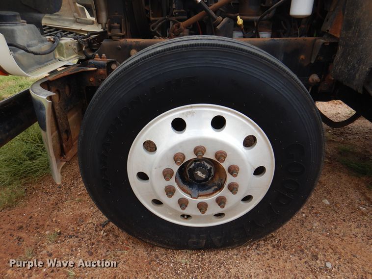 image for item DJ7518 2007 Mack CHN613  semi truck