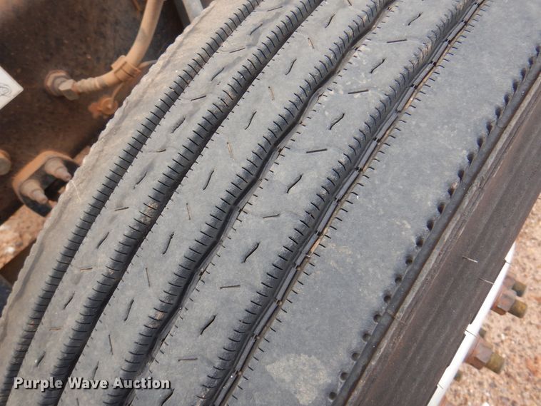 image for item DJ7518 2007 Mack CHN613  semi truck