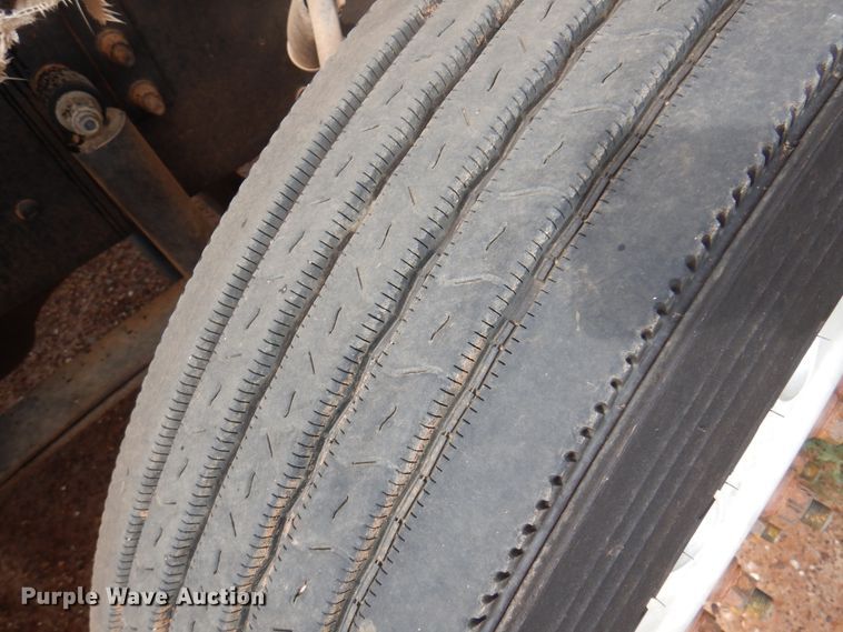 image for item DJ7518 2007 Mack CHN613  semi truck