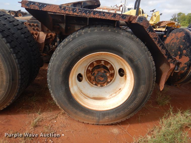 image for item DJ7518 2007 Mack CHN613  semi truck