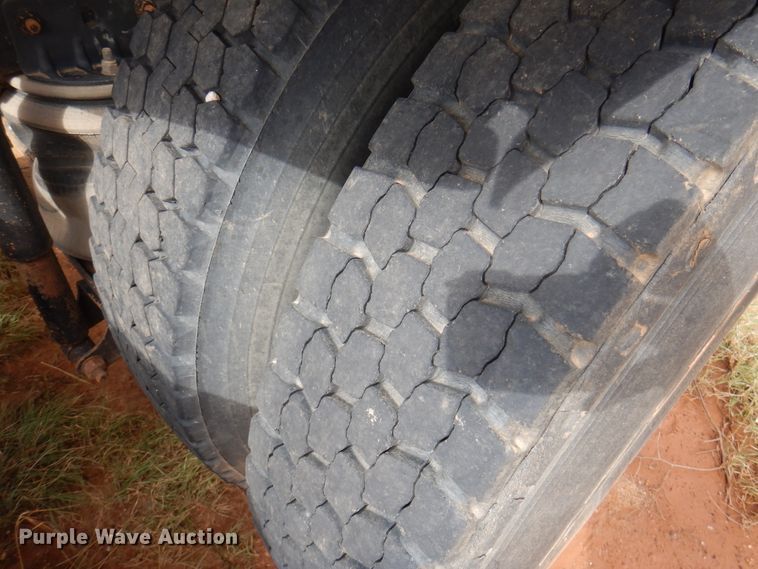 image for item DJ7518 2007 Mack CHN613  semi truck