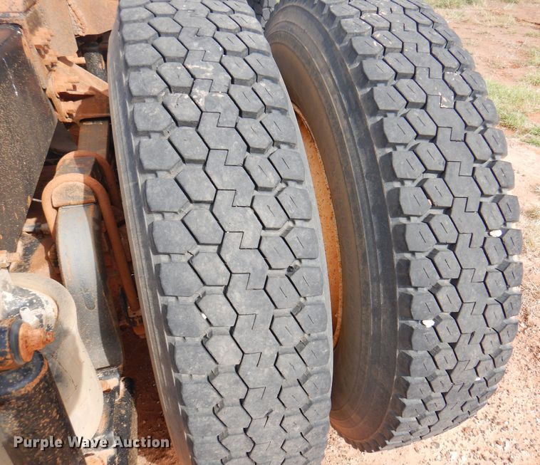 image for item DJ7518 2007 Mack CHN613  semi truck