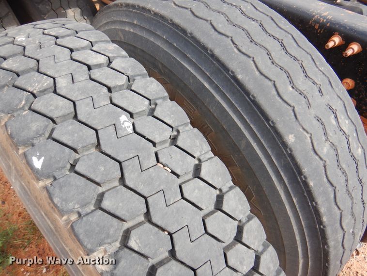 image for item DJ7518 2007 Mack CHN613  semi truck