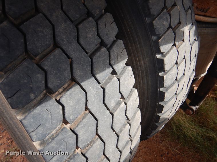 image for item DJ7518 2007 Mack CHN613  semi truck