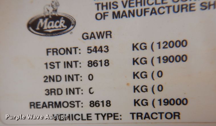 image for item DJ7518 2007 Mack CHN613  semi truck