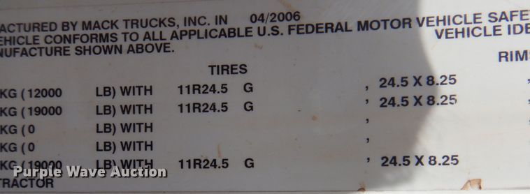 image for item DJ7518 2007 Mack CHN613  semi truck