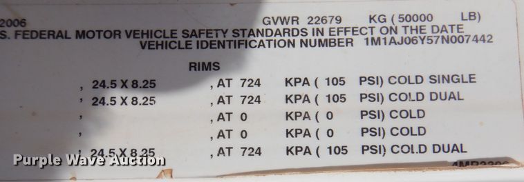 image for item DJ7518 2007 Mack CHN613  semi truck