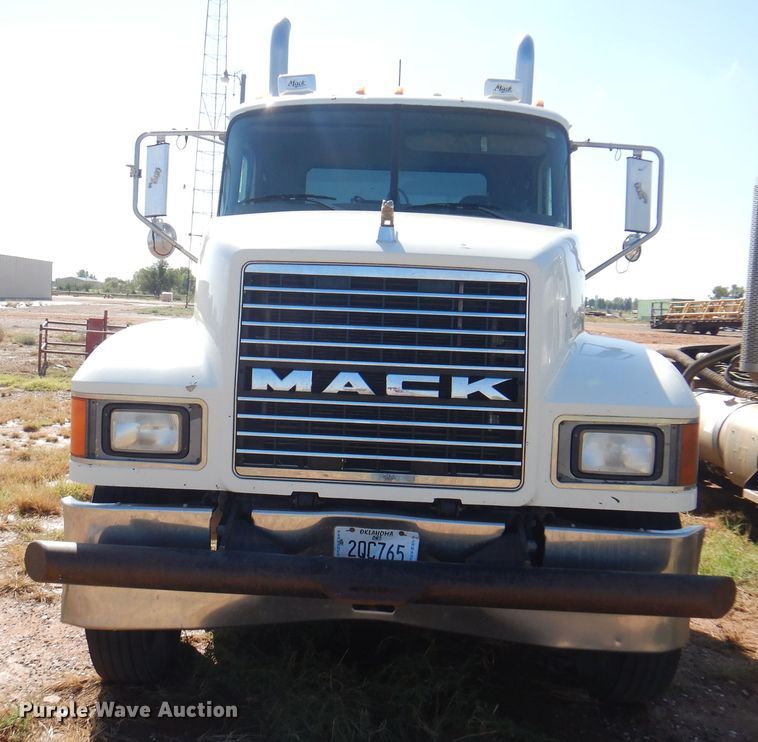 image for item DJ7521 2007 Mack CHN613  semi truck