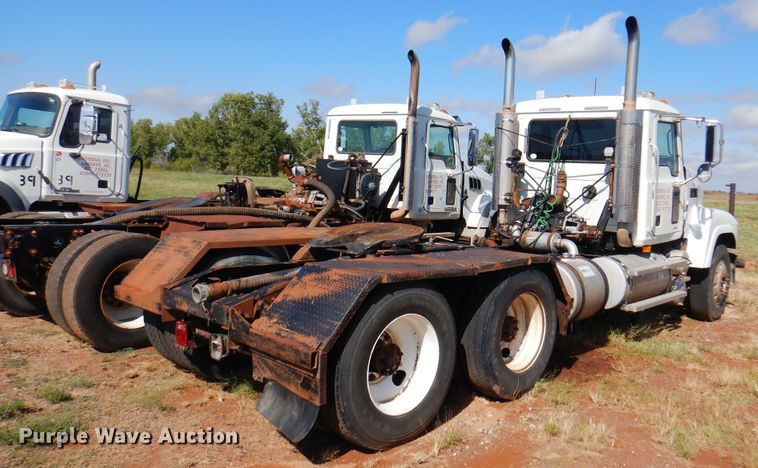 image for item DJ7521 2007 Mack CHN613  semi truck