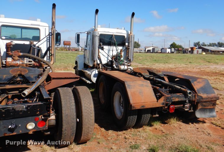 image for item DJ7521 2007 Mack CHN613  semi truck