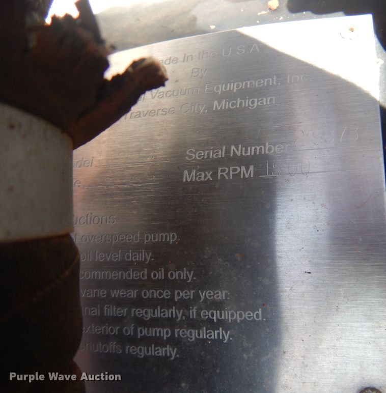 image for item DJ7521 2007 Mack CHN613  semi truck