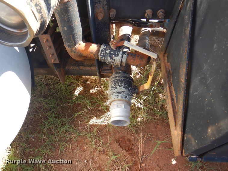 image for item DJ7521 2007 Mack CHN613  semi truck