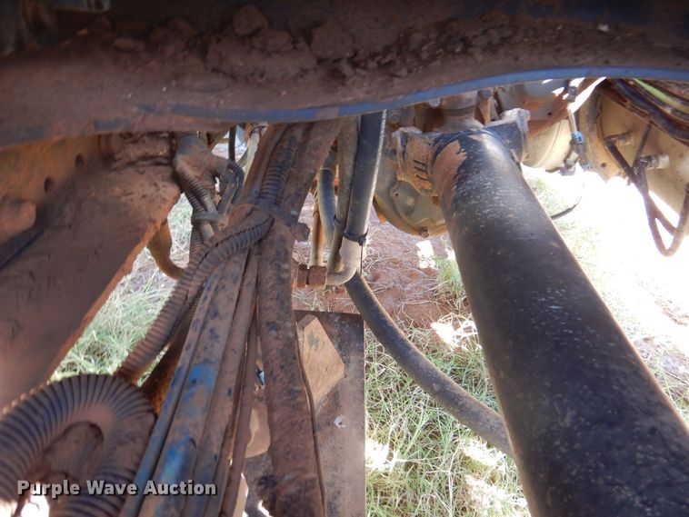 image for item DJ7521 2007 Mack CHN613  semi truck