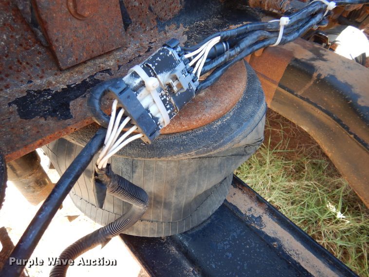 image for item DJ7521 2007 Mack CHN613  semi truck