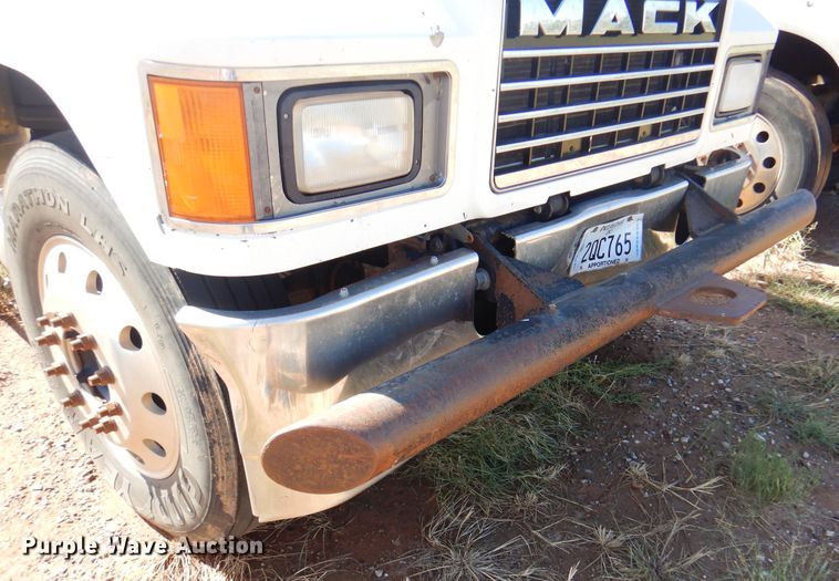 image for item DJ7521 2007 Mack CHN613  semi truck