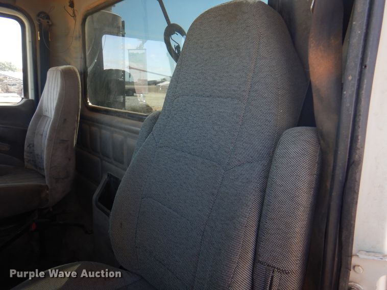 image for item DJ7521 2007 Mack CHN613  semi truck