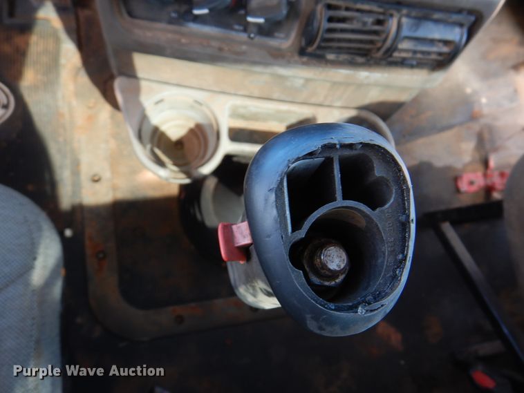 image for item DJ7521 2007 Mack CHN613  semi truck