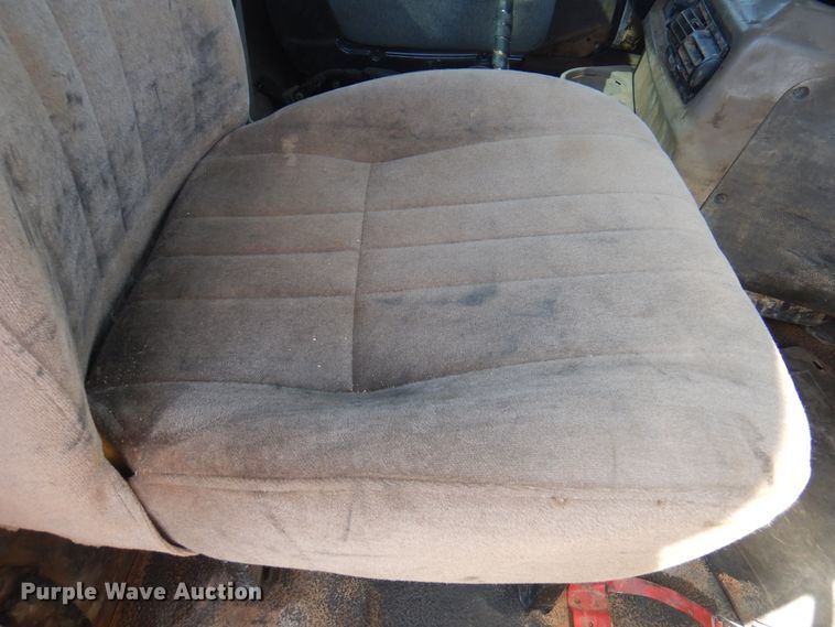 image for item DJ7521 2007 Mack CHN613  semi truck