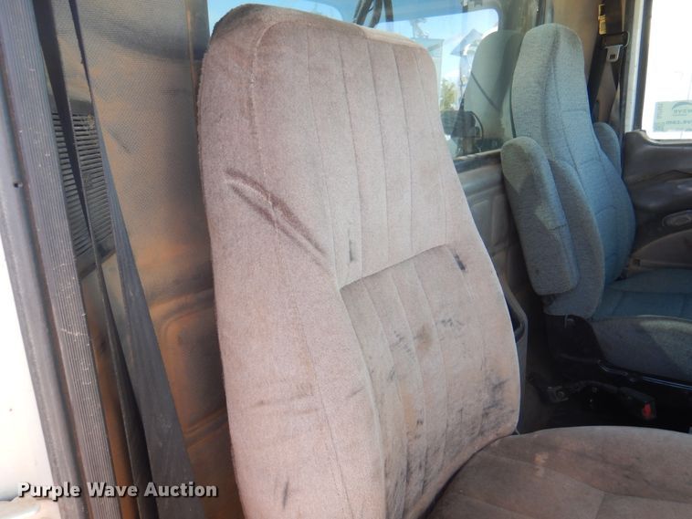 image for item DJ7521 2007 Mack CHN613  semi truck