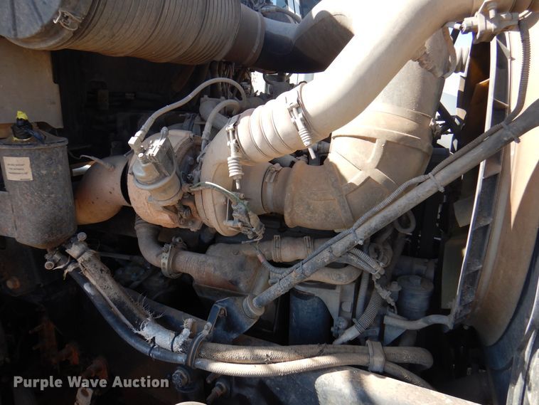 image for item DJ7521 2007 Mack CHN613  semi truck