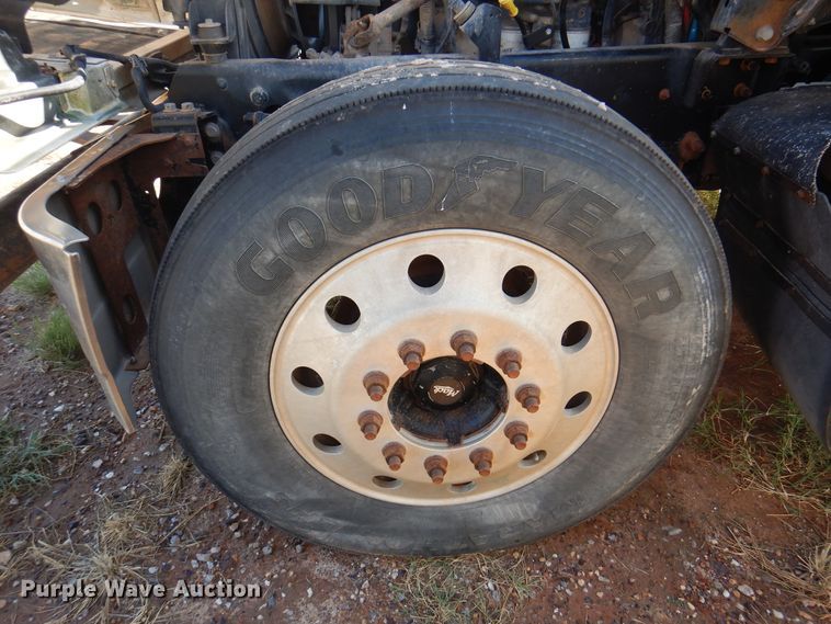 image for item DJ7521 2007 Mack CHN613  semi truck