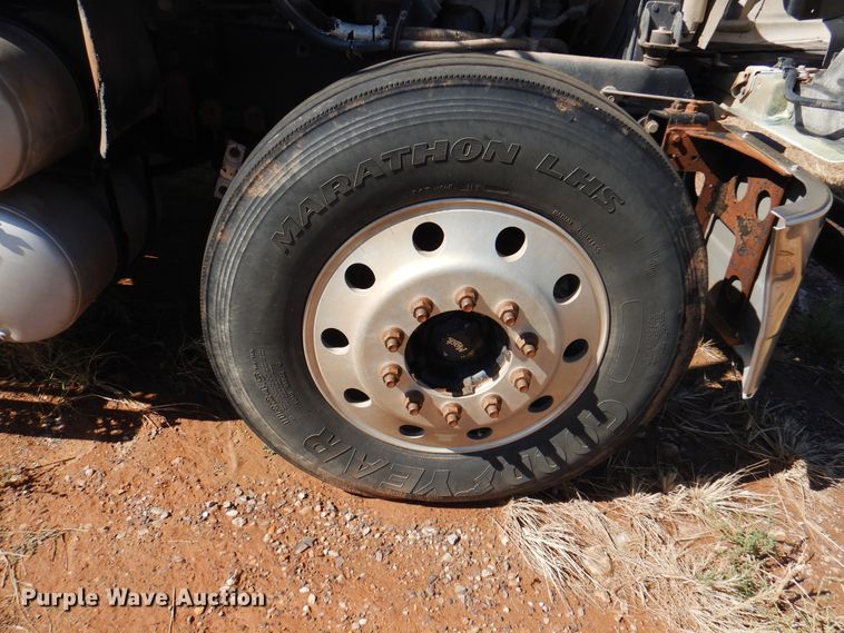 image for item DJ7521 2007 Mack CHN613  semi truck