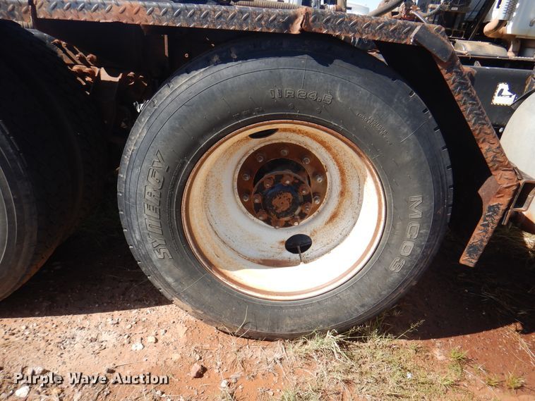 image for item DJ7521 2007 Mack CHN613  semi truck