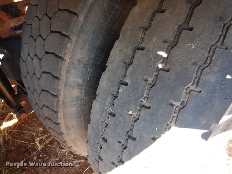 image for item DJ7521 2007 Mack CHN613  semi truck