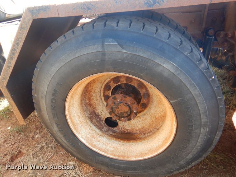 image for item DJ7521 2007 Mack CHN613  semi truck