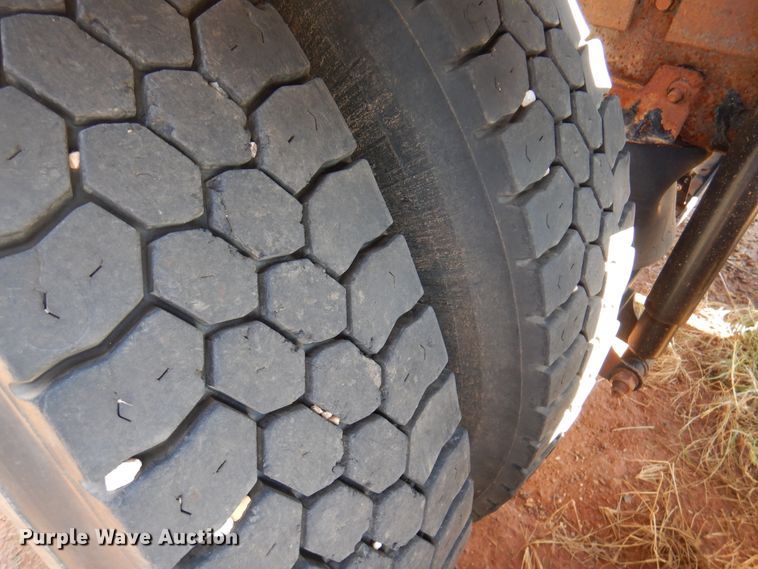 image for item DJ7521 2007 Mack CHN613  semi truck