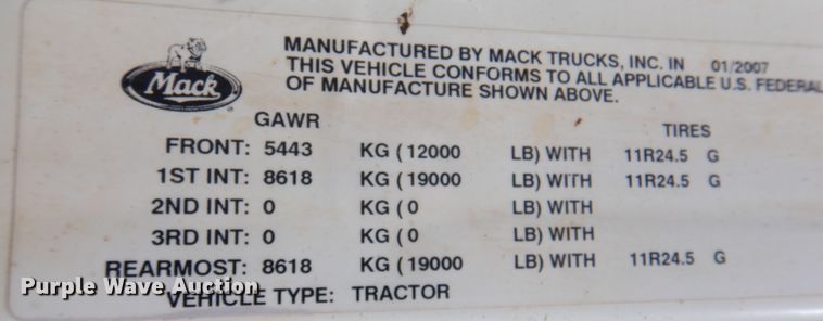 image for item DJ7521 2007 Mack CHN613  semi truck