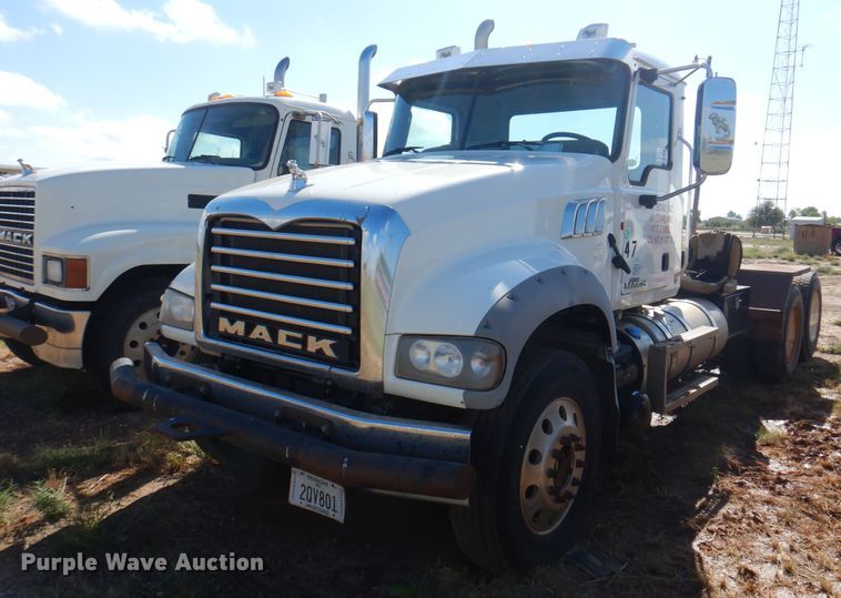 image for item DJ7522 2012 Mack GU713  semi truck