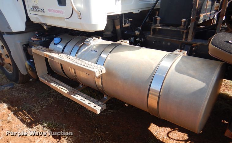 image for item DJ7522 2012 Mack GU713  semi truck