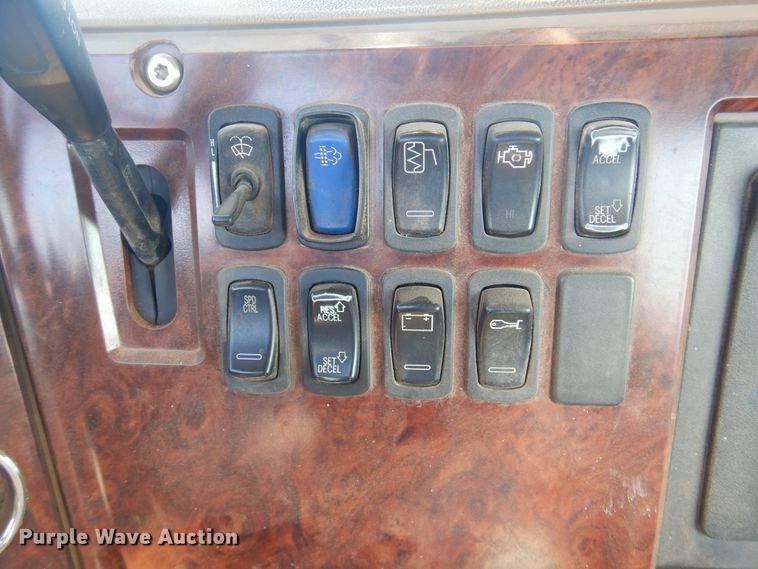 image for item DJ7522 2012 Mack GU713  semi truck