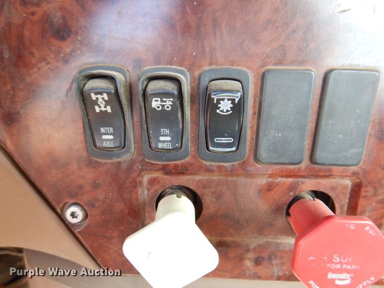 image for item DJ7522 2012 Mack GU713  semi truck