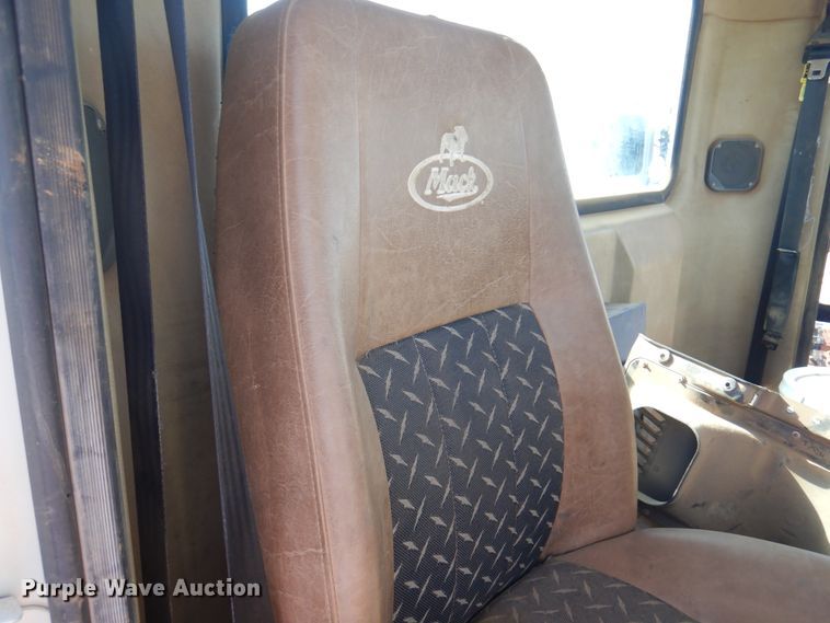 image for item DJ7522 2012 Mack GU713  semi truck