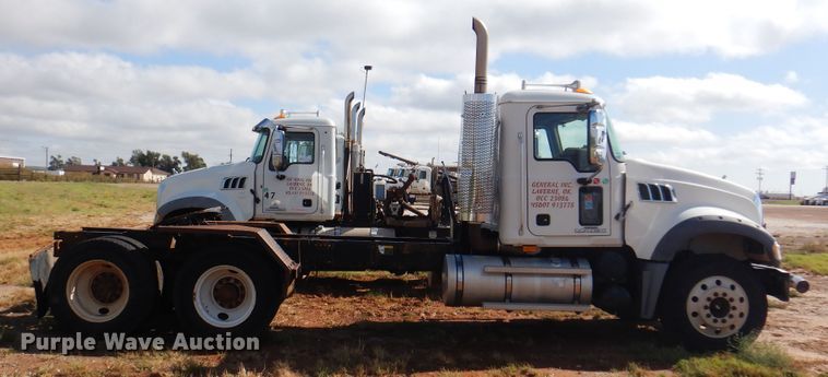 image for item DJ7523 2009 Mack GU713  semi truck