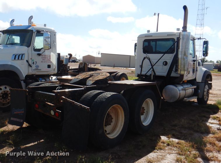 image for item DJ7523 2009 Mack GU713  semi truck