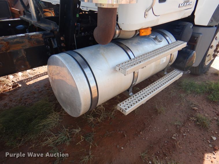 image for item DJ7523 2009 Mack GU713  semi truck