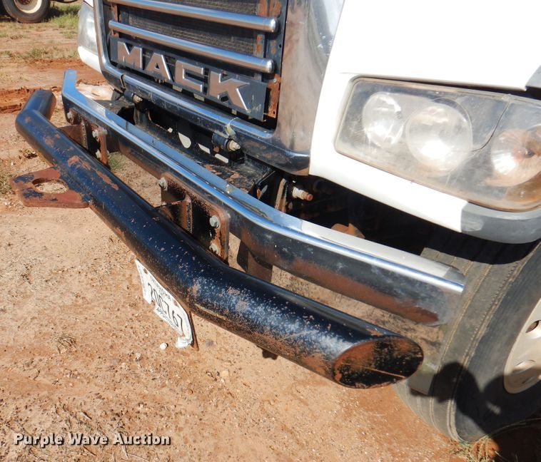 image for item DJ7523 2009 Mack GU713  semi truck