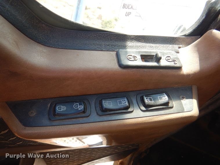 image for item DJ7523 2009 Mack GU713  semi truck