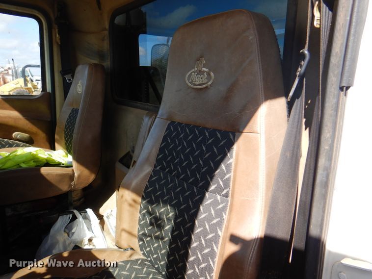 image for item DJ7523 2009 Mack GU713  semi truck