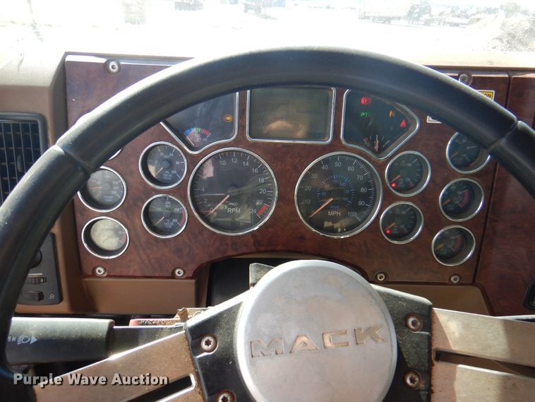 image for item DJ7523 2009 Mack GU713  semi truck