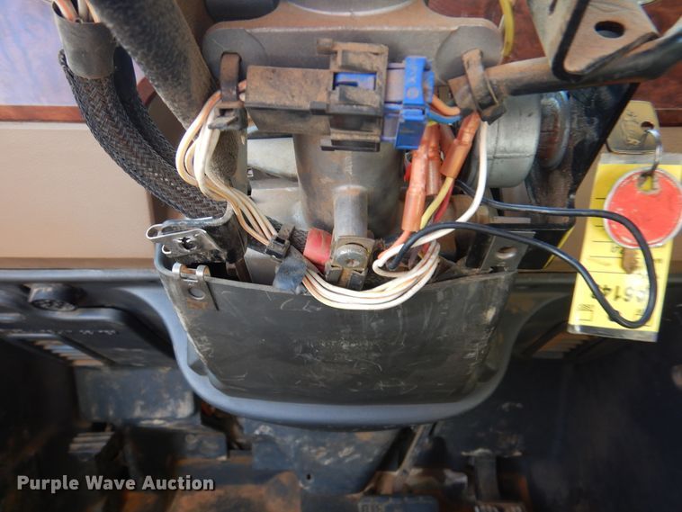 image for item DJ7523 2009 Mack GU713  semi truck