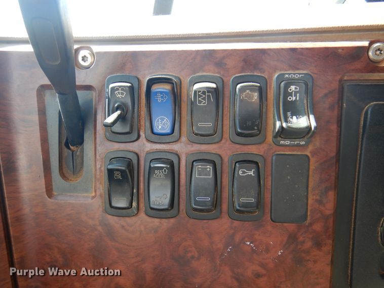 image for item DJ7523 2009 Mack GU713  semi truck