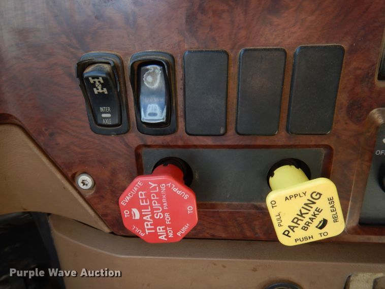 image for item DJ7523 2009 Mack GU713  semi truck